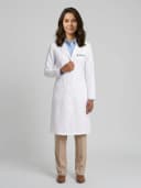 Jaleco branco profissional - variação de pose